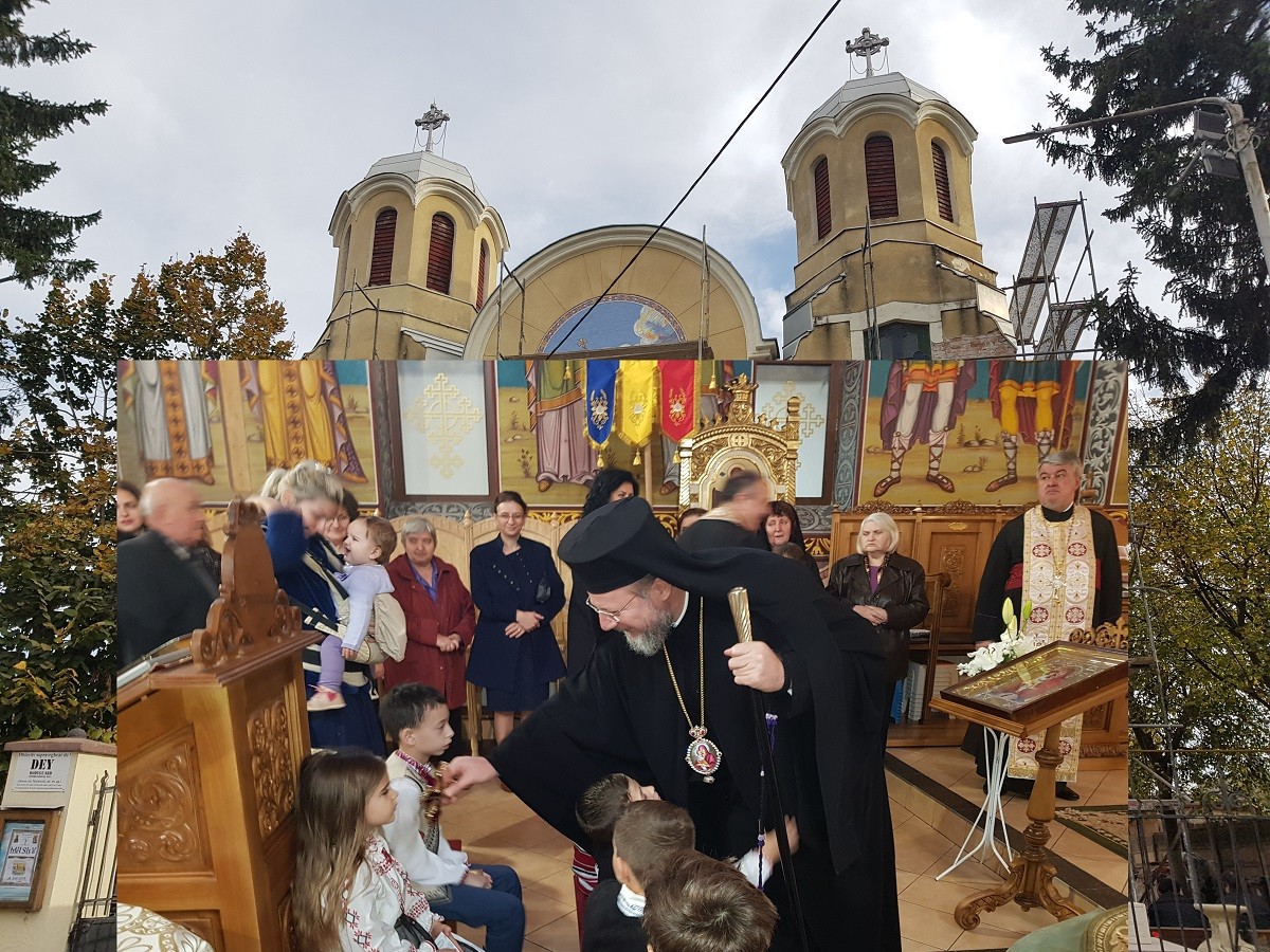 (FOTO) Slujire arhierească, în prima Duminică din Postul Nașterii Domnului, în Parohia ”Sfântul Gheorghe” din Aradul Nou