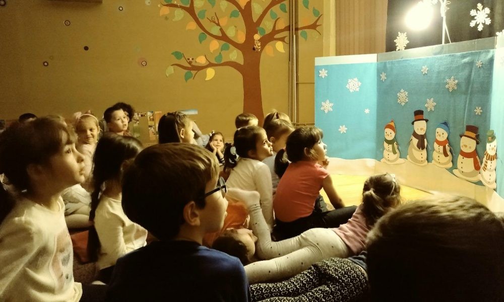 Sub semnul poveștilor de Crăciun. Program special, în luna decembrie, pentru copiii din centrele de plasament din județul Arad