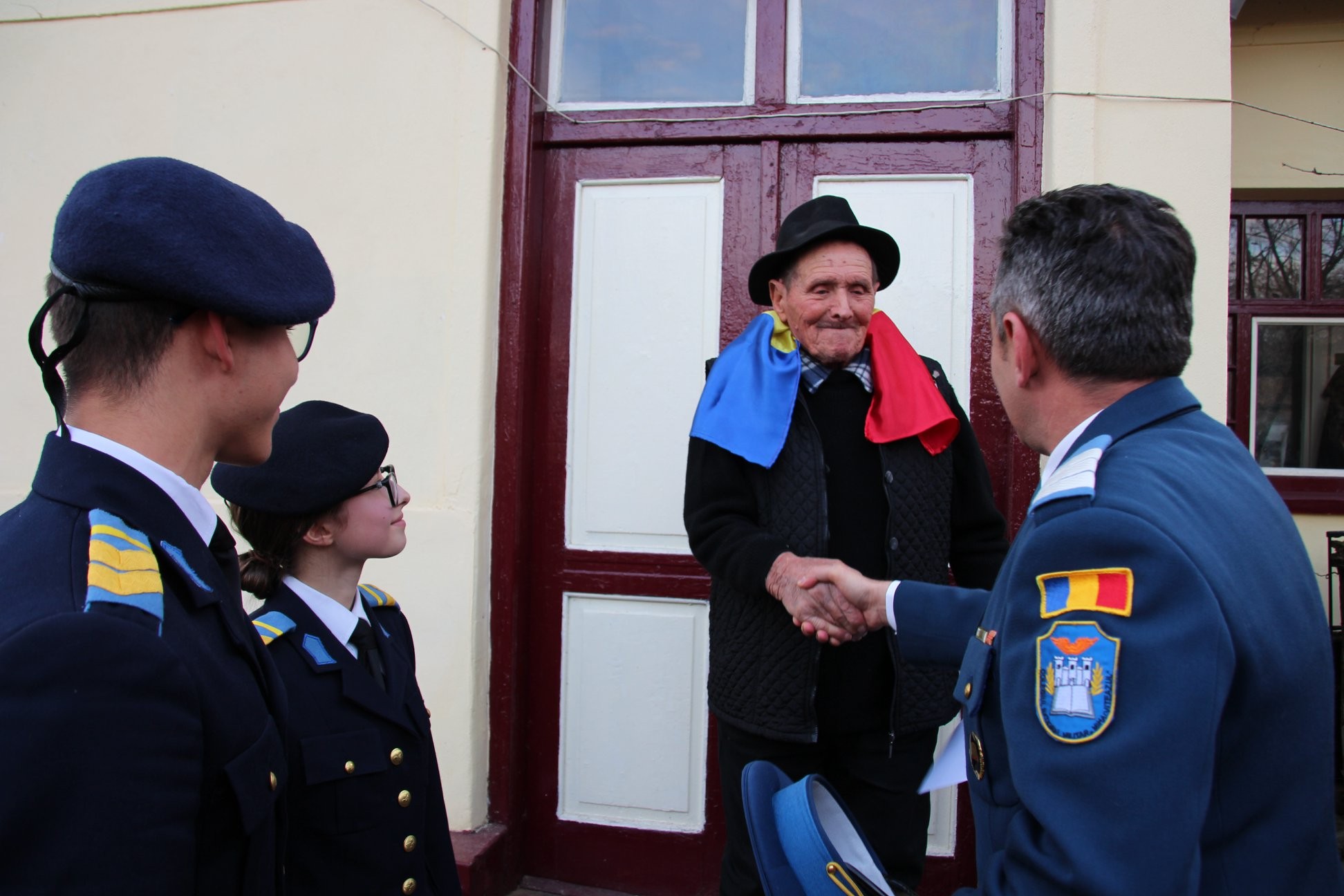 ”Să fiţi cinstiţi în munca voastră şi să nu fiţi egoişti!” - veteranul de război Vasile Munteanu, la 98 de ani