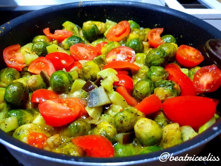 Din Bucătăria Lui Eliss: Mâncare de varză de Bruxelles cu legume