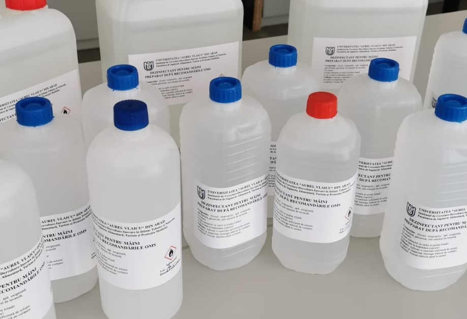 Dezinfectant produs în laboratoarele Universității „Aurel Vlaicu”, distribuit în spitalele din Arad, Timiș și Caraș