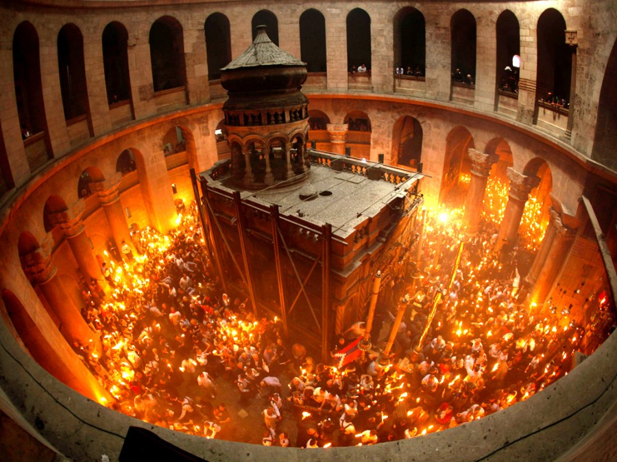 Vești bune de la Ierusalim: Ceremonia pogorârii Sfintei Lumini va avea loc și în acest an