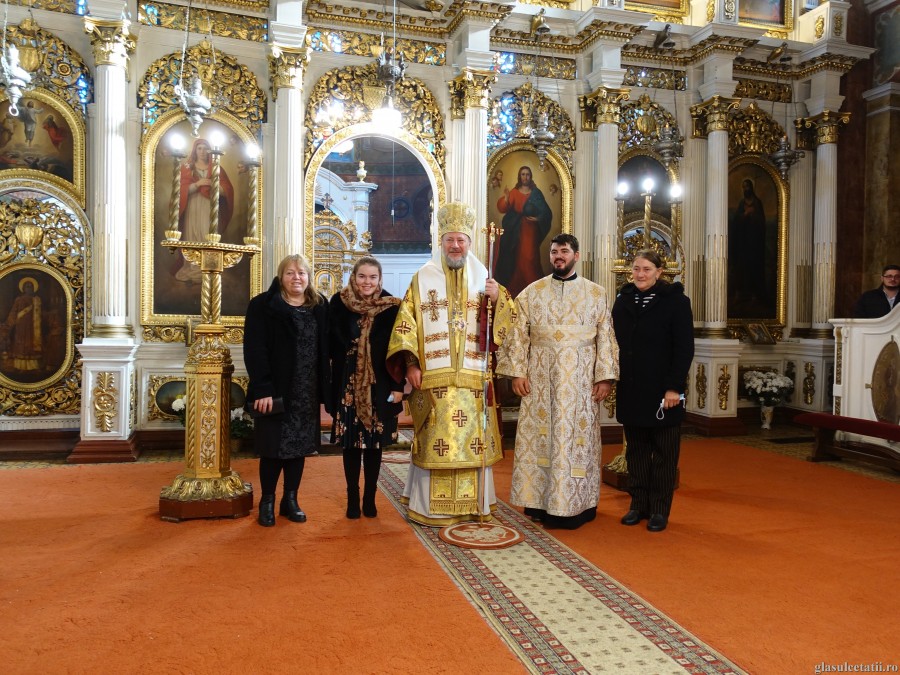 ÎN IMAGINI - Liturghie Arhierească și hirotonie întru diacon la Catedrala Veche din Arad