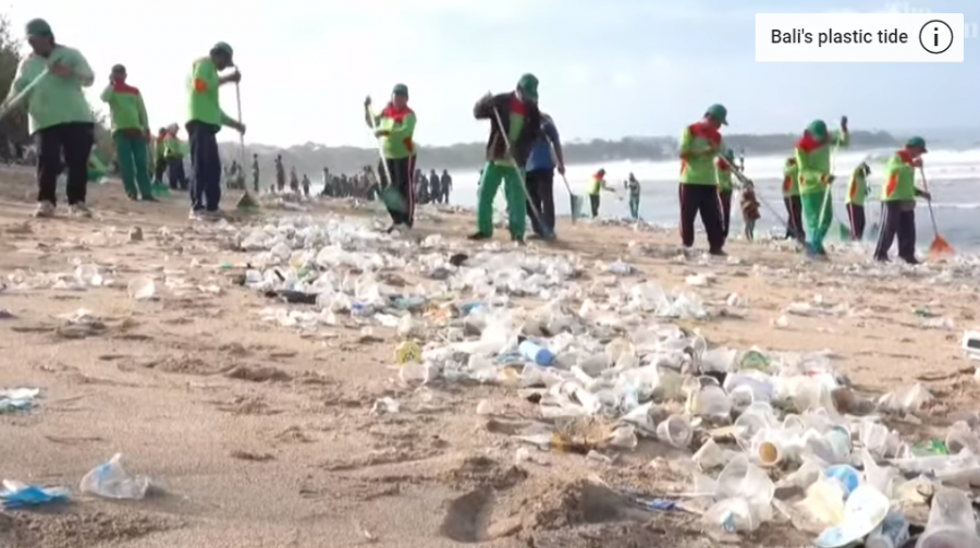 90 de tone de gunoi în doar două zile. Plajele din Bali, acoperite de deșeuri din plastic