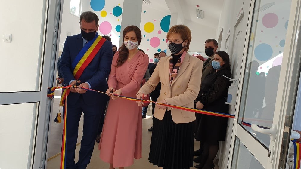 Grădiniţa 'Regina-Mamă Elena', inaugurată la Săvârşin în prezenţa Custodelui Coroanei