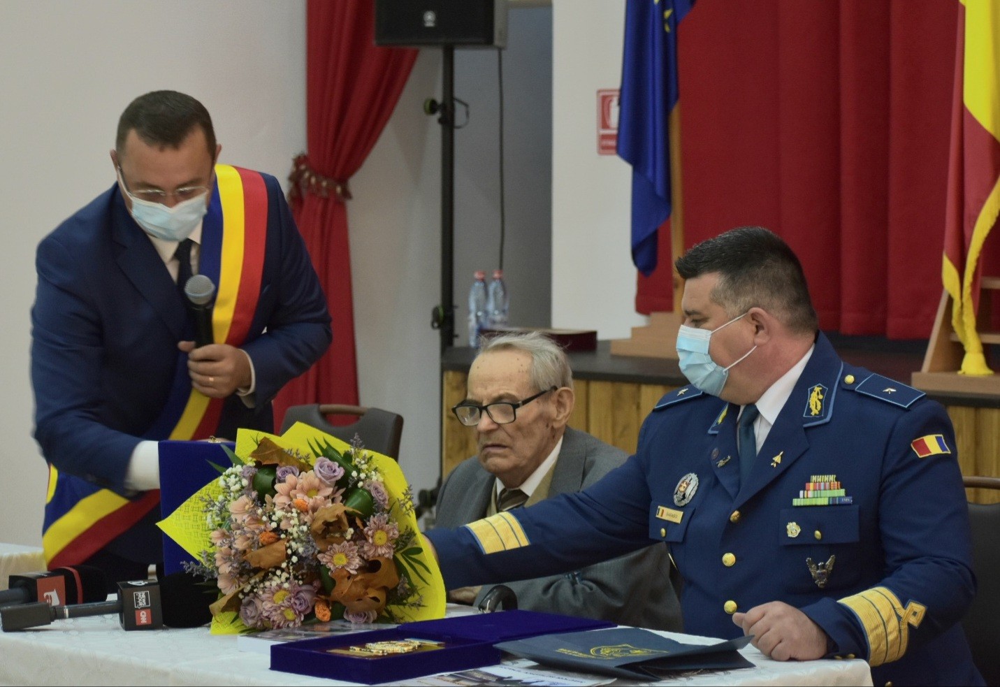 105 ani de viață, 105 ani de istorie! Veteranul de război Constantin Florea, distins cu ”Emblema de Onoare a Armatei României”