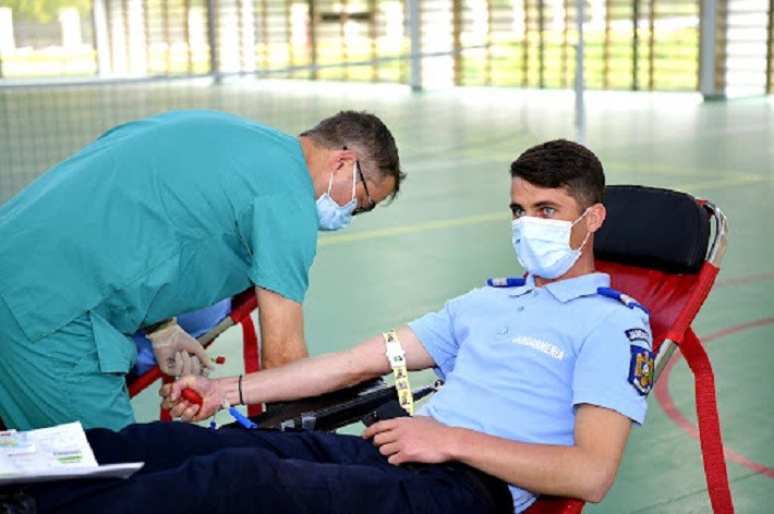 O nouă acţiune de donare de sânge organizată de Jandarmerie şi Patriarhia Română