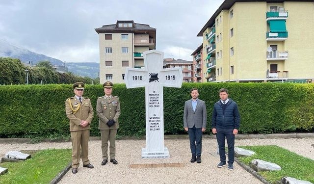 Un monument al eroilor români din Primul Război Mondial, ridicat într-un oraș din Italia