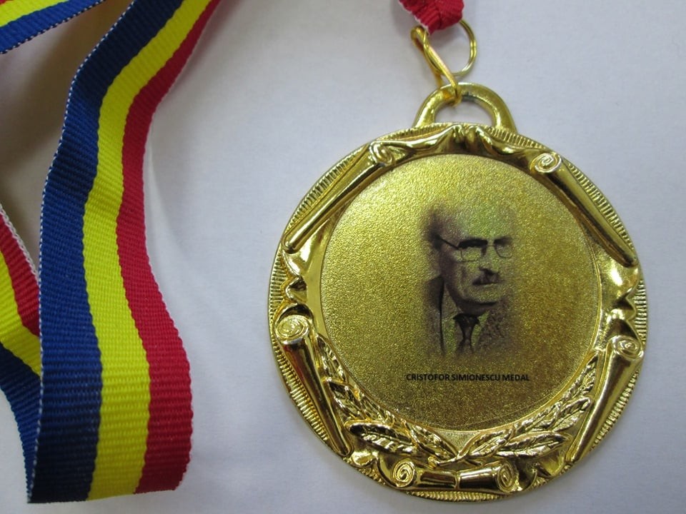 Doi cercetători din Academia Română, distinşi de American Chemical Society cu Medalia „Cristofor Simionescu“