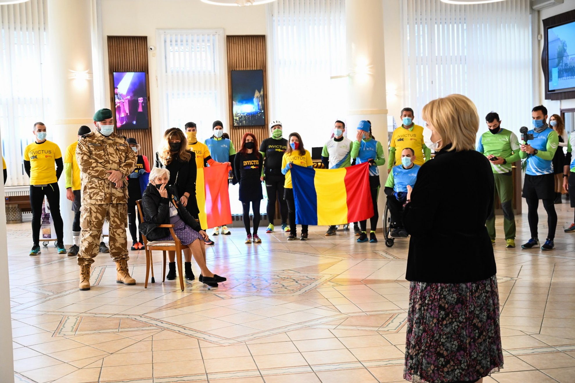 Ştafeta Invictus s-a întâlnit cu o veterană de 101 ani, fostă soră de caritate în cel de-al Doilea Război Mondial
