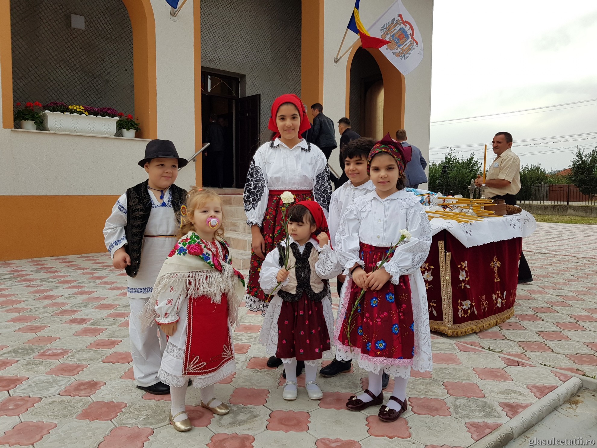 Peste 300.000 de români îşi serbează onomastica de sărbătorile Sfinţilor Dimitrie