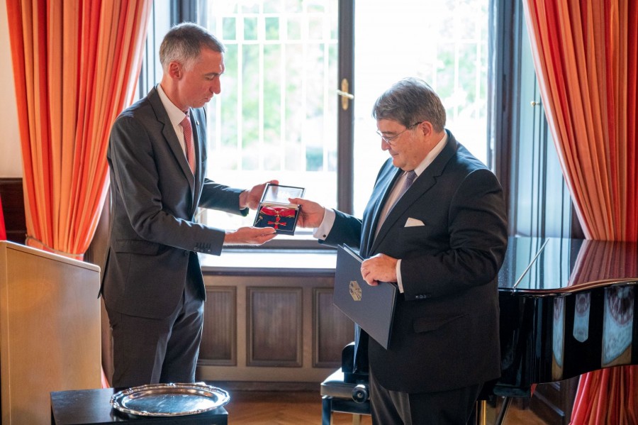 Ambasadorul Emil Hurezeanu a primit Marea Cruce a Ordinului de Merit al Republicii Federale Germania