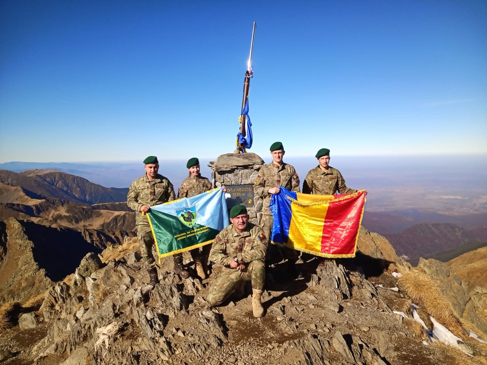 12 vârfuri montane din Carpați, cucerite de vânătorii de munte în semn de recunoștință și respect pentru înaintași