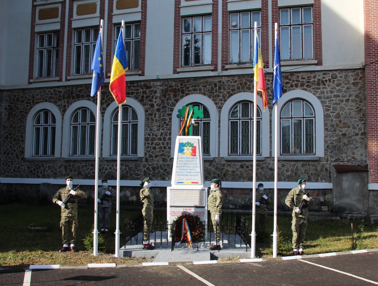 Eroii primului batalion de vânători de munte din Armata României, căzuți la datorie pe frontul de la Oituz, au un monument la Predeal