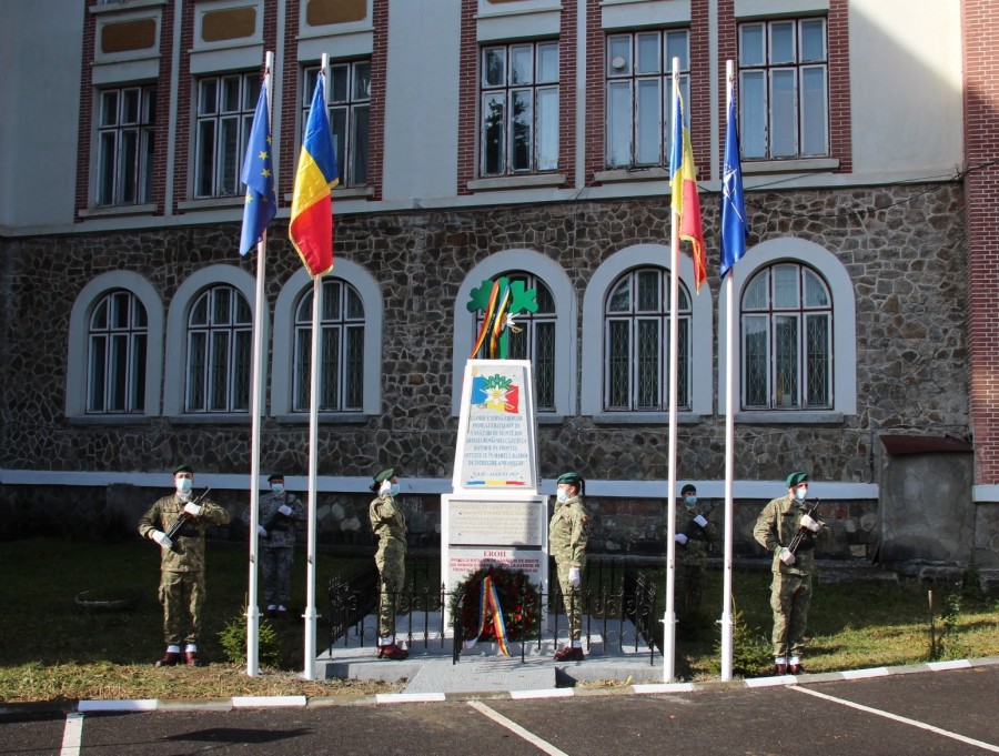 Eroii primului batalion de vânători de munte din Armata României, căzuți la datorie pe frontul de la Oituz, au un monument la Predeal