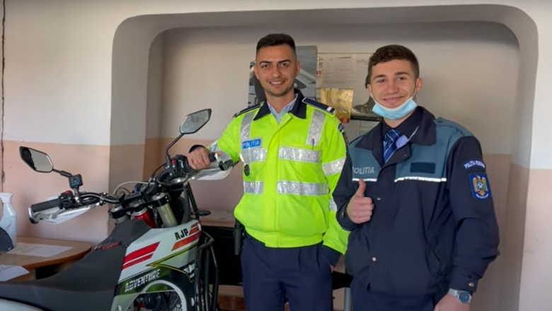 Poliţişti români, în paginile unei publicaţii englezeşti după ce au recuperat o motocicletă furată