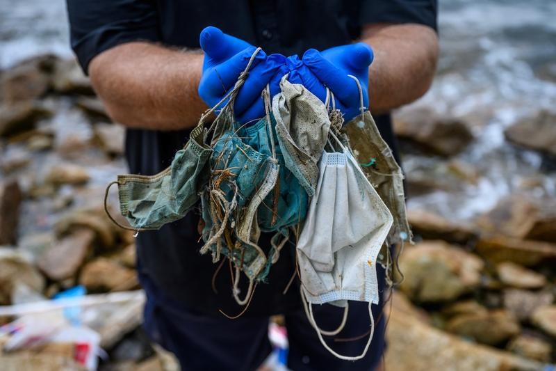 Peste 25.000 de tone de deşeuri de plastic produse în pandemie au ajuns în oceanele lumii