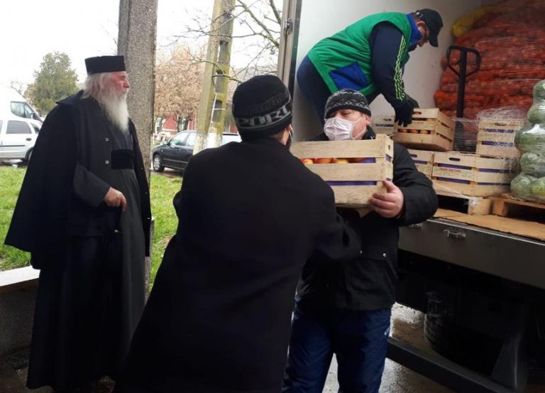 Biserica, din nou în ajutorul celor suferinzi. Spitalul de Psihiatrie Gătaia a primit 3,6 tone de alimente
