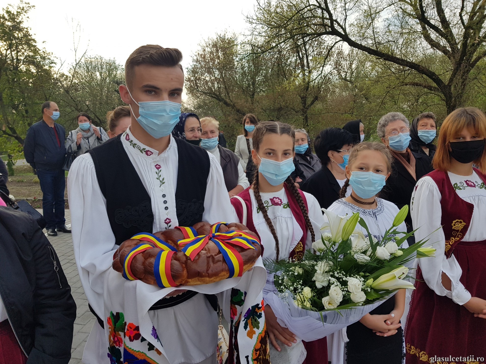 Peste 800.000 de români îşi sărbătoresc astăzi  onomastica