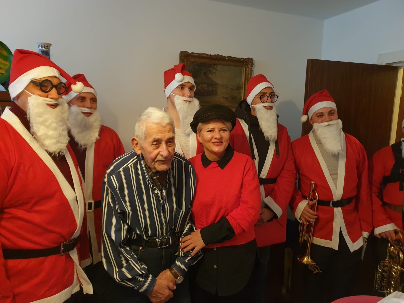 Veteranul arădean de război Radu Theodoru, colindat de Brigada 30 Gardă ”Mihai Viteazul”
