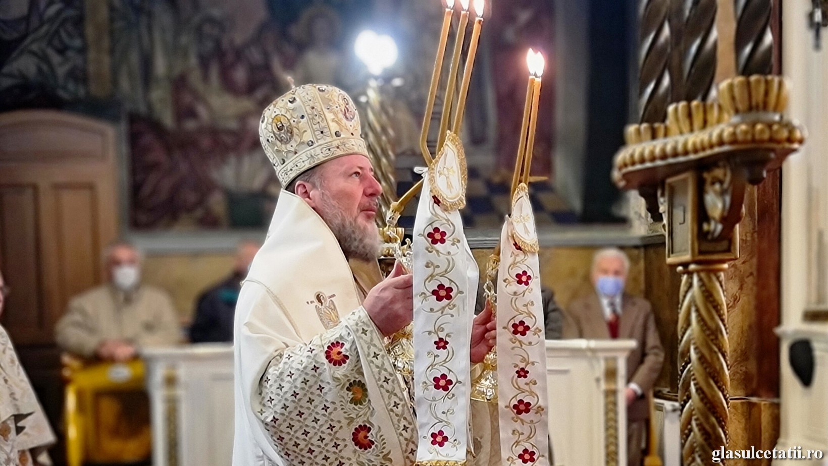 PS Emilian Crișanul: „Lumina Botezului este farul călăuzitor al vieții noastre”