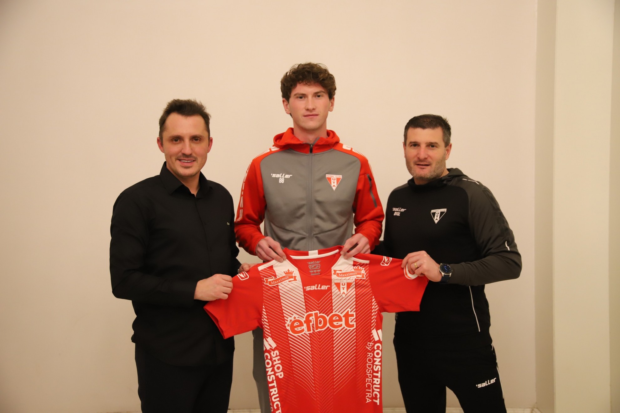 UTA l-a transferat pe atacantul canadian Easton Ongaro