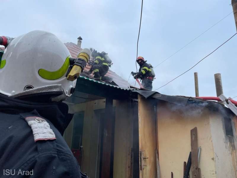 Centrala termică a unei case din Vladimirescu a explodat după o întrerupere de curent, provocând şi un incendiu
