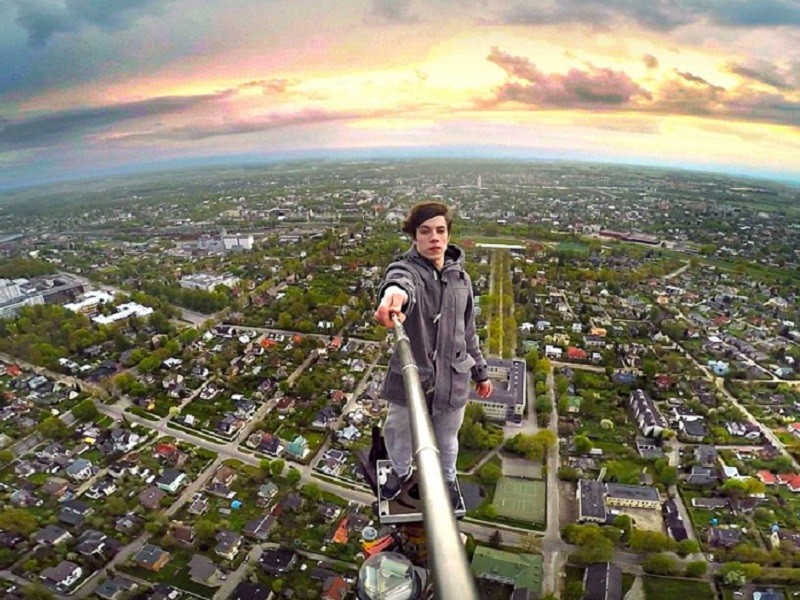 Aproape 400 de oameni au murit încercând să își facă selfie-ul perfect, în ultimii 10 ani