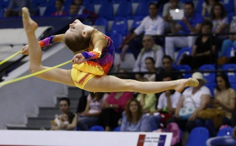 Patru gimnaste din Arad vor fi eligibile pentru lotul naţional de ansamblu senioare