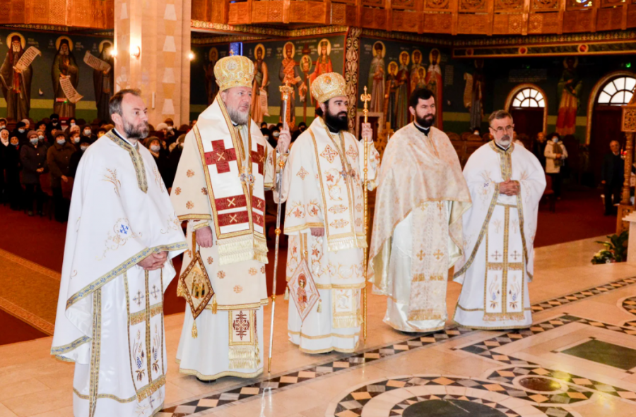 Trei cadre didactice de la Facultatea de Teologie din Arad au slujit astăzi la Catedrala „Întâmpinarea Domnului” din Deva