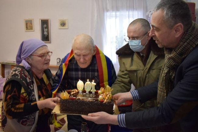 Veteranul de război Gheorghe Coșereanu, sărbătorit la împlinirea vârstei de 100 de ani