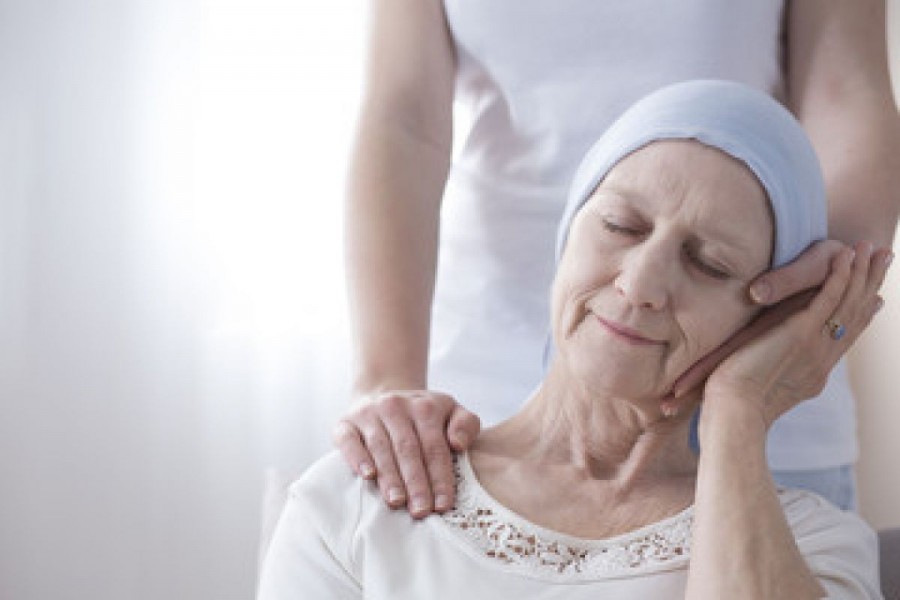 Este oficial! Asiguratul care îngrijeşte un bolnav de cancer va beneficia de indemnizaţie şi concediu