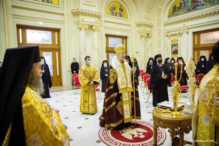 Sfântul Sinod s-a întrunit astăzi la Palatul Patriarhiei. Pe ordinea de zi, o propunere de canonizare şi aspecte administrative