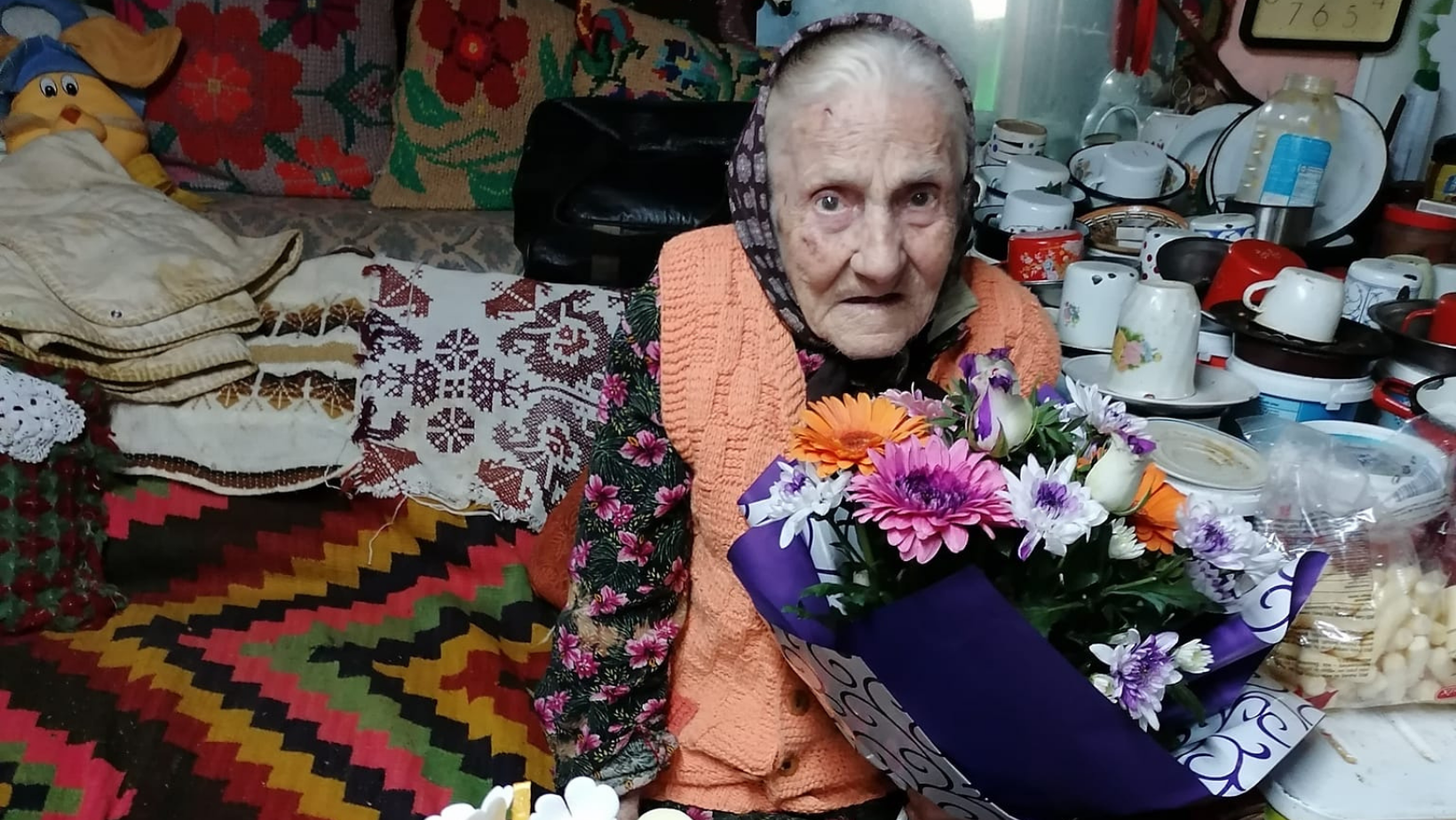 Infirmieră din Al Doilea Război Mondial, sărbătorită la 95 de ani. ”Of, of, of, să nu mai trăiască nimeni războiul, să vadă oameni morți și răniți”