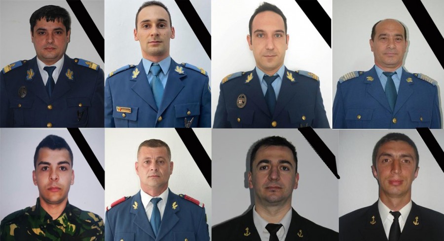 Ceremonii militare şi religioase de comemorare pentru cei opt militari morți în catastrofa aviatică de la Constanța