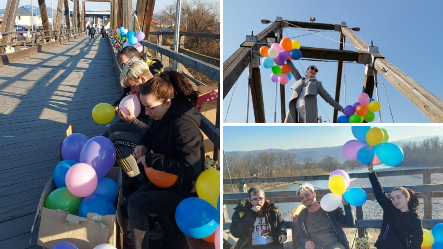 Cu baloane și jucării. Așa sunt așteptați copiii din Ucraina pe podul Tisa