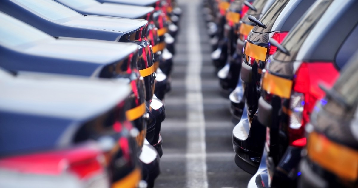 Vânzările de automobile pe piaţa din Rusia s-au prăbuşit