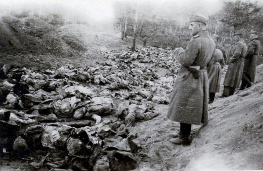 Genocidul nu poate fi prescris. Polonia vrea să aducă dosarul privind masacrul de la Katyn în faţa justiţiei internaţionale