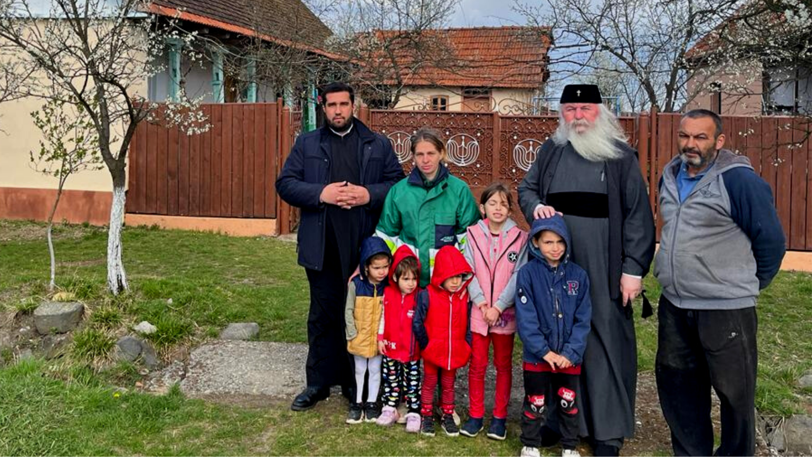 Mitropolitul Ioan, din nou lângă oamenii nevoiași. A donat o casă pentru o familie cu cinci copii