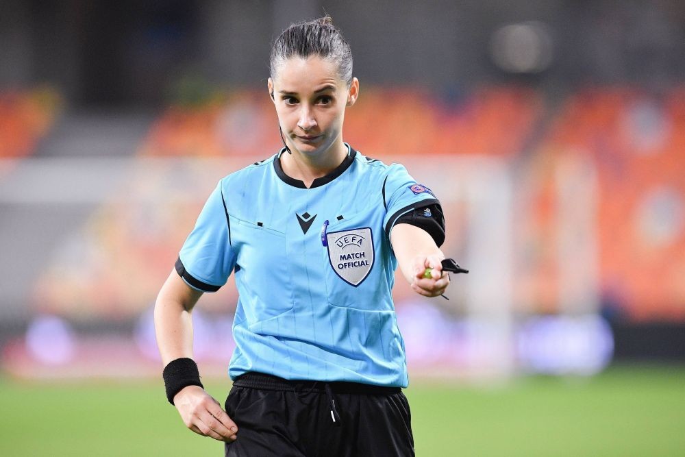 O româncă va arbitra la Euro 2022