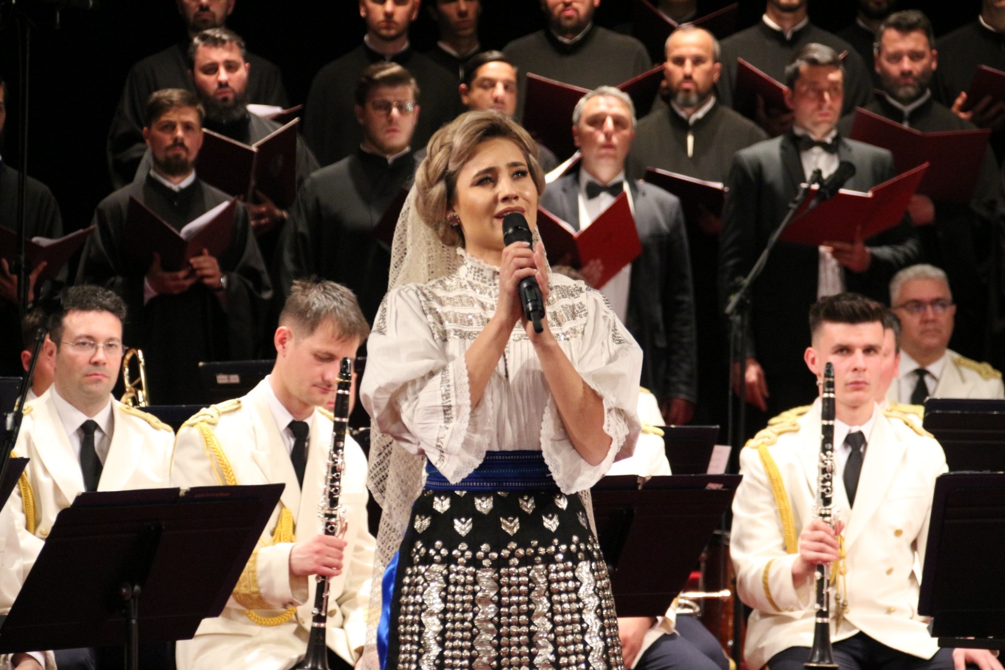 Orchestra MApN și Corul Tronos au cântat pentru Veteranii de război, la Opera Națională Română din Cluj-Napoca
