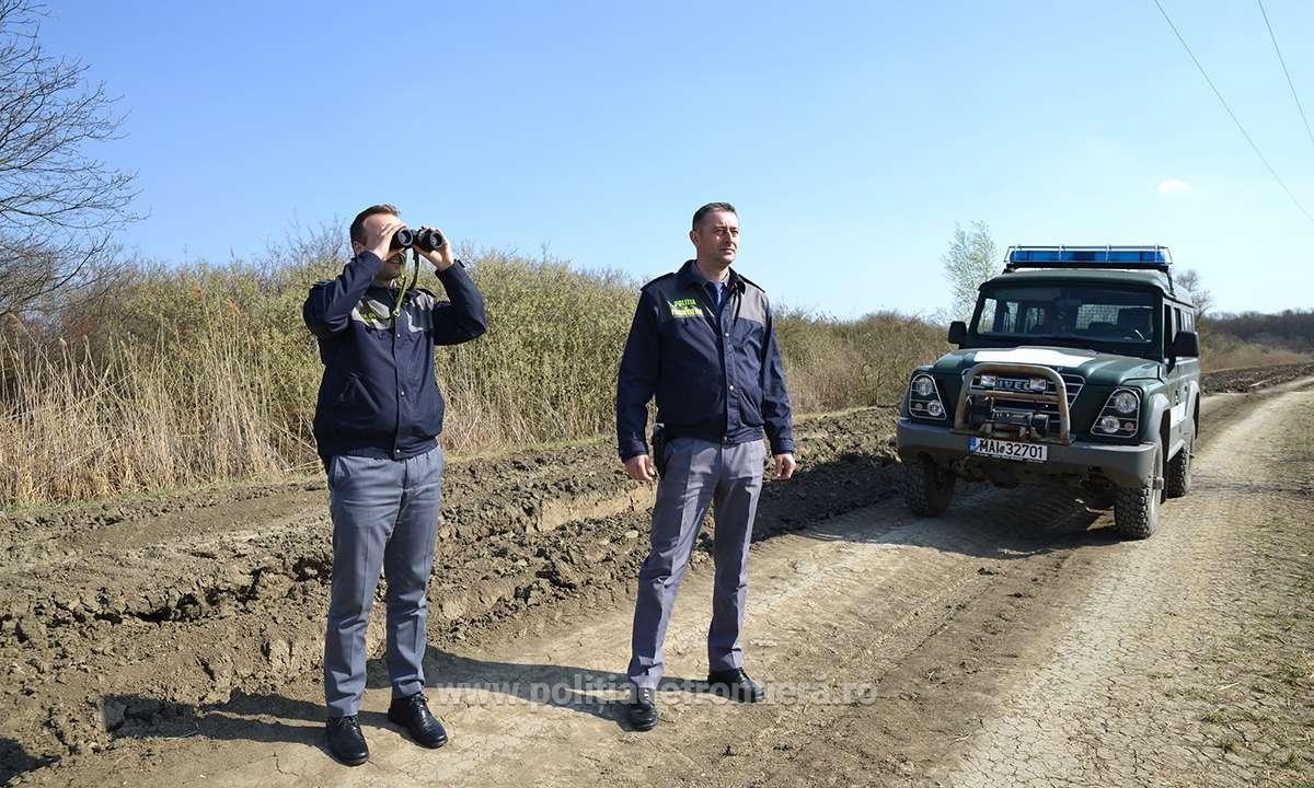 Poliţiştii de frontieră români au depistat 15 cetăţeni străini care încercau să treacă ilegal în Ungaria