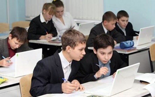 Câte școli din România nu au acces la internet