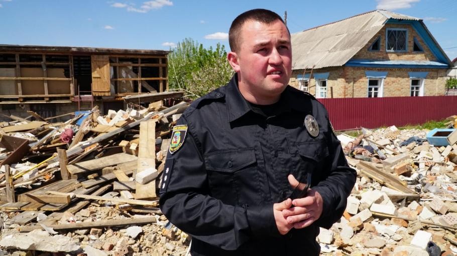 Vieți distruse de război. Un polițist ucrainean și-a pierdut toată familia în urma unui bombardament: soția, fetița de doar 1 an, părinții, fratele și bunica