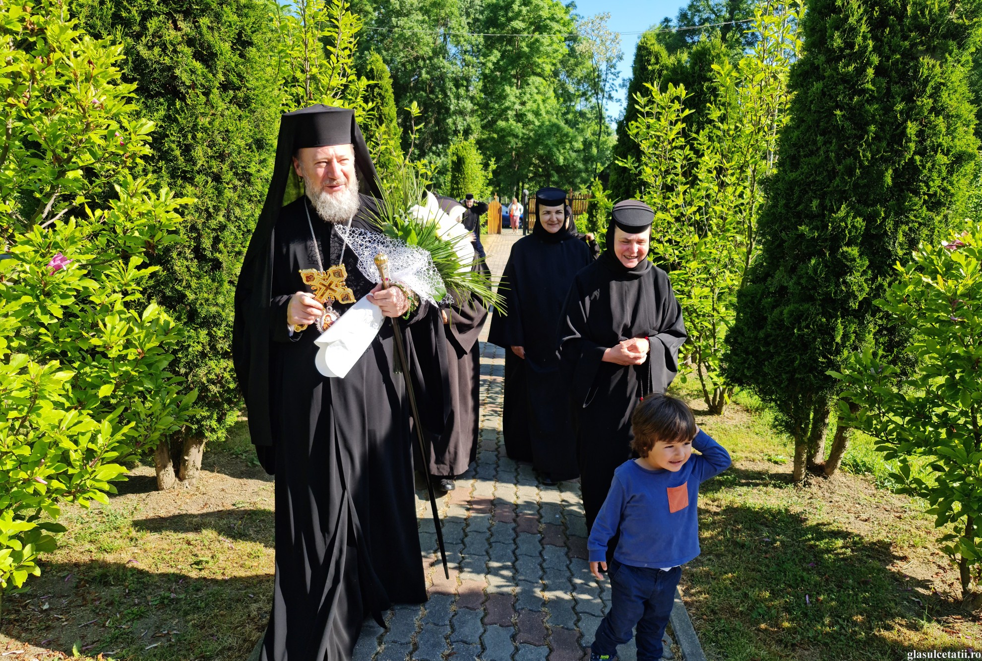 (FOTO) Legăturile noastre cu oamenii să fie guvernate mai degrabă de dragoste decât de judecată, a spus PS Emilian la Schitul Bodrogu Vechi