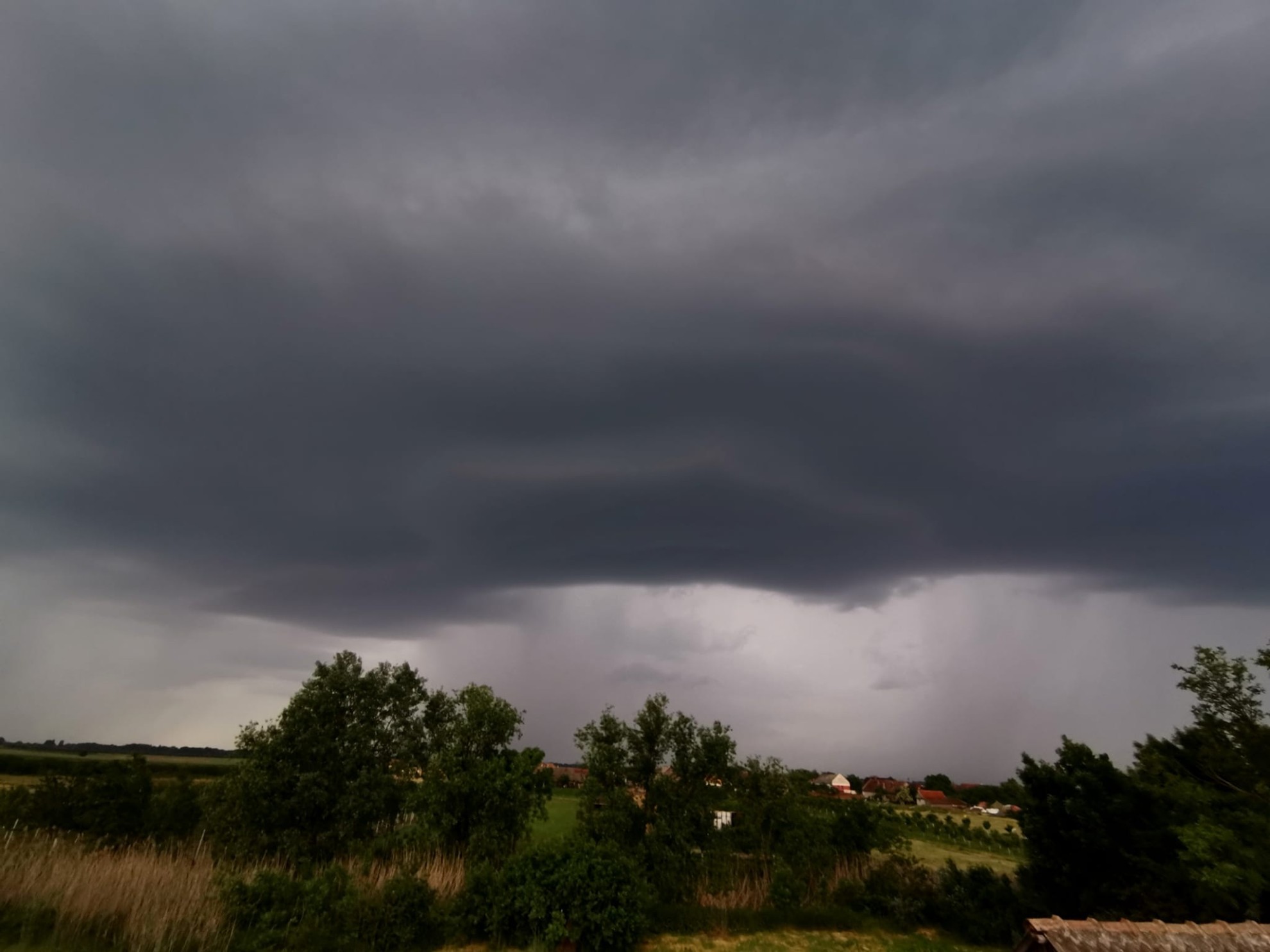 Peste 30 de localități din Arad, sub Cod galben de furtună