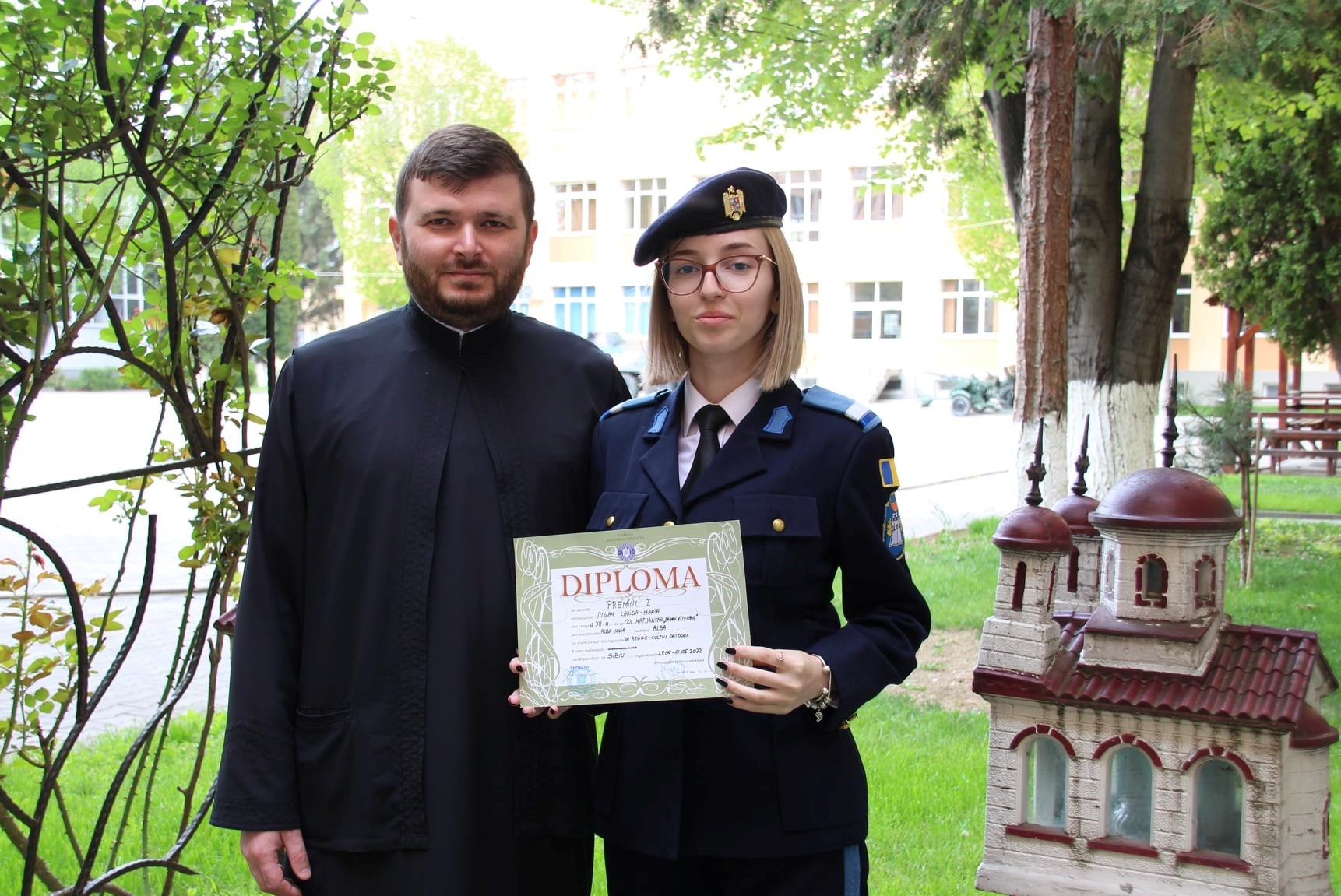O cheamă Larisa, este elevă la CN Militar „Mihai Viteazul” și a obținut nota 10 și Premiul I la faza națională a Olimpiadei de Religie