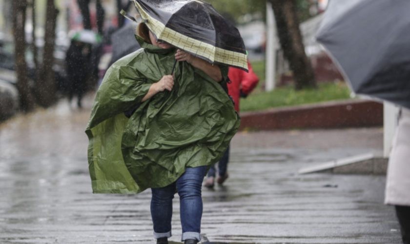 Meteorologii au emis o avertizare Cod galben de averse și vijelii pentru 8 județe