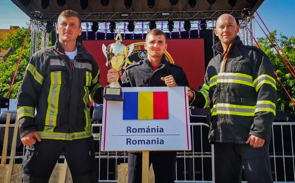 Pompierii români, pe prima treaptă a podiumului la vestita competiție „Toughest Firefighter Alive” din Ungaria