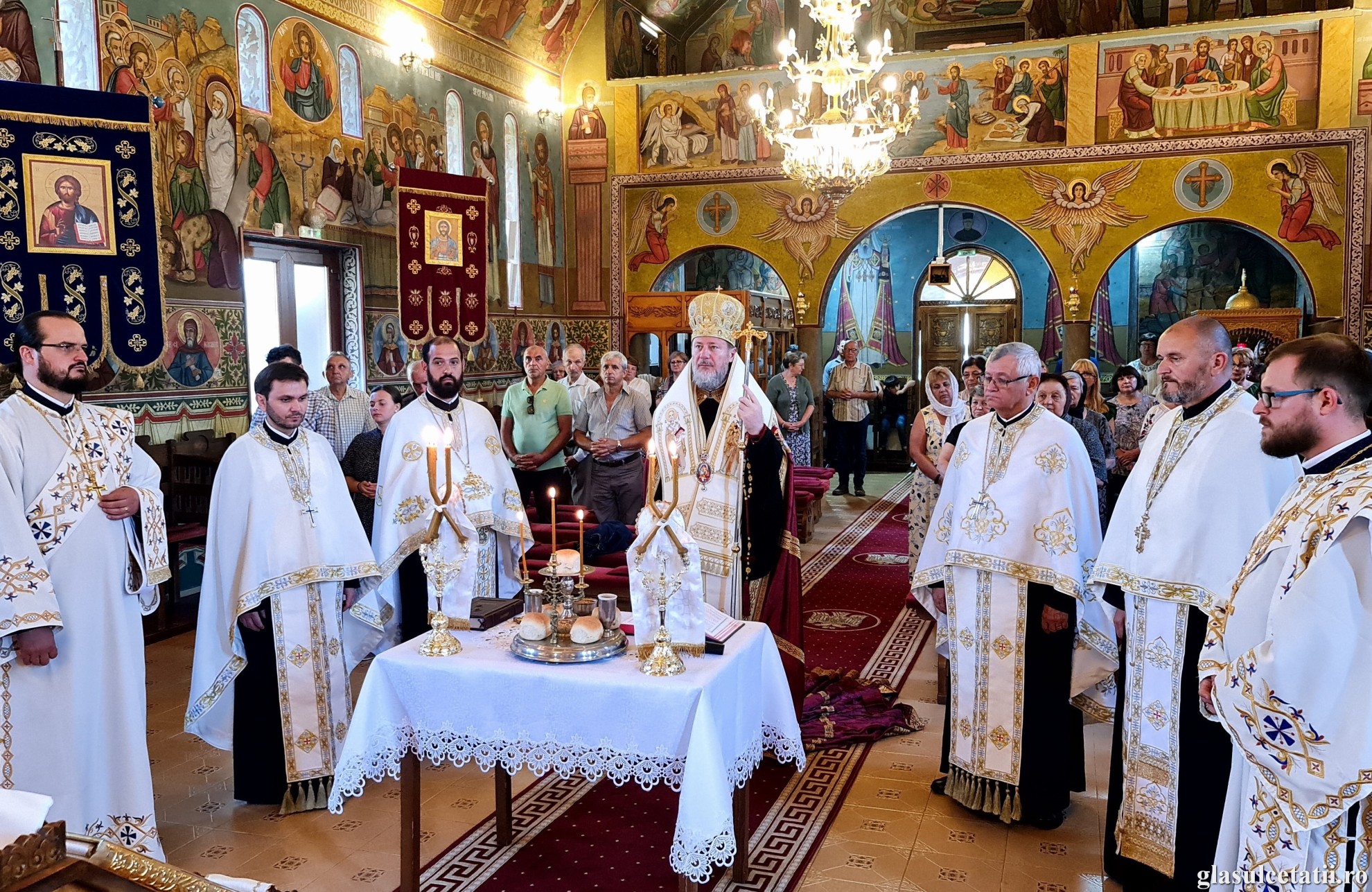 (FOTO) Priveghere Arhierească în Parohia din Bujac, la prăznuirea Nașterii Sfântului Ioan Botezătorul